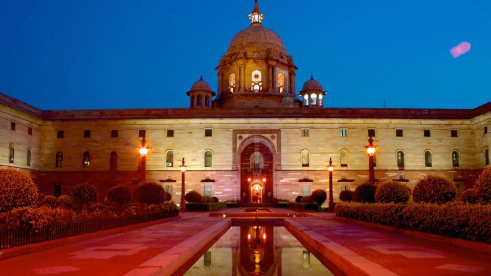 Delhi: Heritage Night Walking Tour with Food Tasting - Door-to-door AC transport for a 4-hour heritage circuit