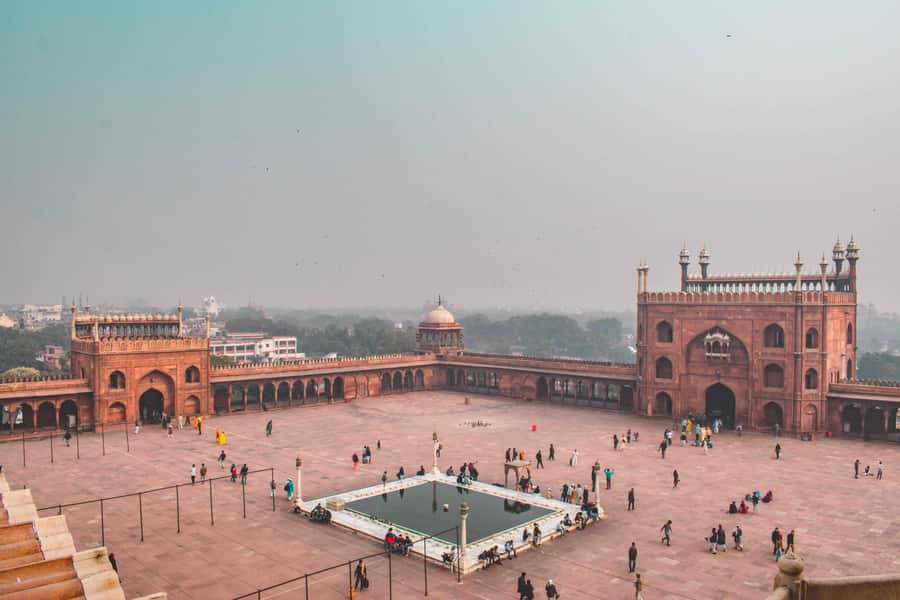 Delhi Highlights: Private Old & New Delhi with Fee Options - Qutub Minar and the UNESCO setting