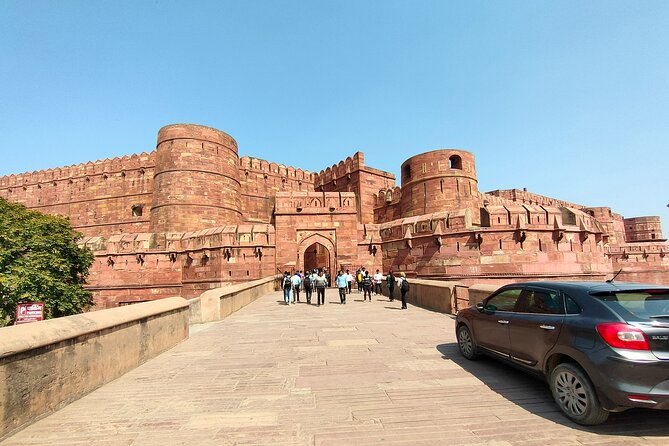 Delhi Local tour with Taj Mahal, 2 Days Tour (All inclusive) - Day 1 in New Delhi: Qutub Minar, Gurudwara Bangla Sahib, Lotus Temple