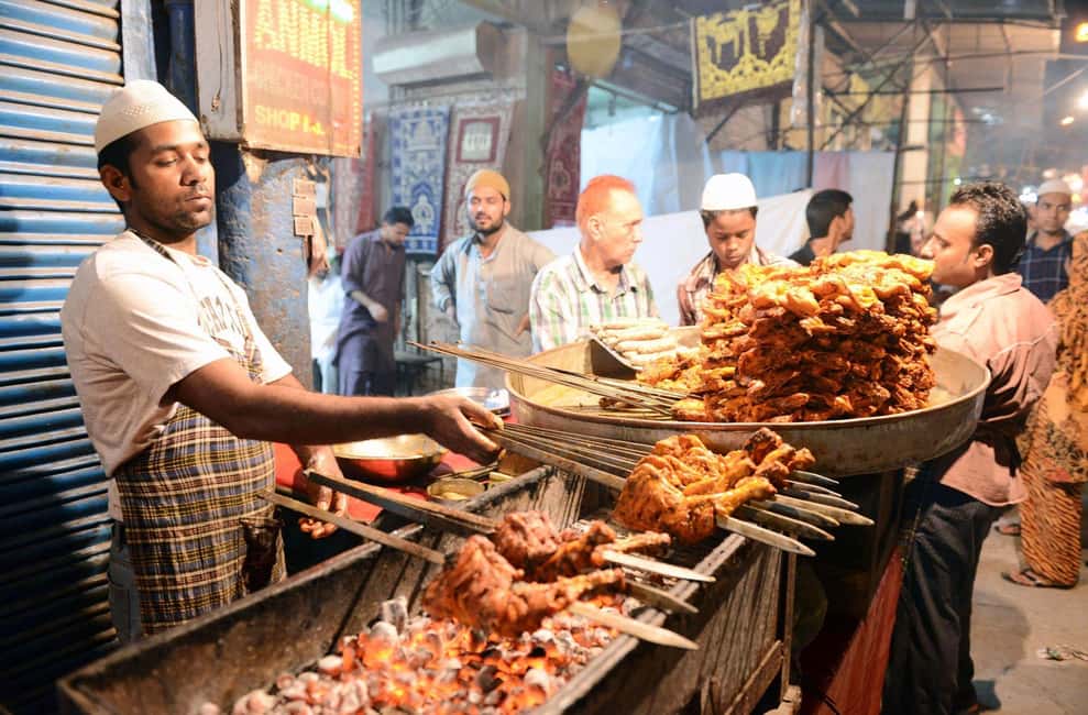 Delhi Markets: A Cultural Shopping Experience with an Expert - Kinari Bazaar: Wedding Accessories and the Art of Sparkle
