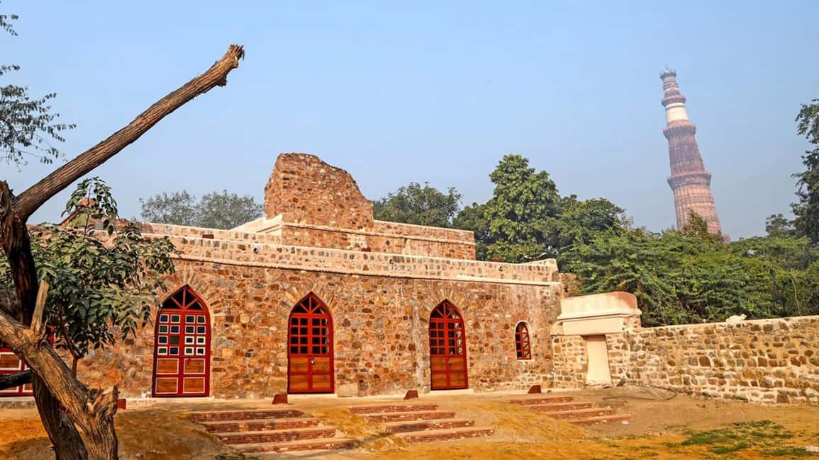 Delhi: Mehrauli Archaeological Park Tour with Qutub Minar - Key highlights worth caring about