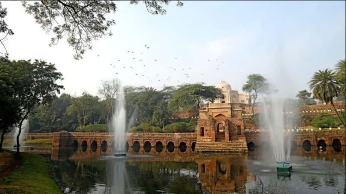 Delhi: Mehrauli Archaeological Park Tour with Qutub Minar - Price and value: what $21 really covers