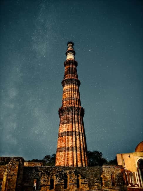 Delhi: New & Old Delhi Private Half or Full-Day Tour - Agrasen ki Baoli stepwell: a cooler break and photo-friendly stairs