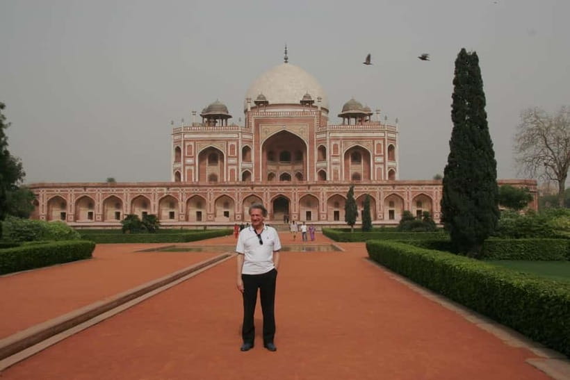 Delhi: Old and New Delhi Full or Half Day Guided Tour - India Gate, Lotus Temple, Bangla Sahib, and the temple stop-festival