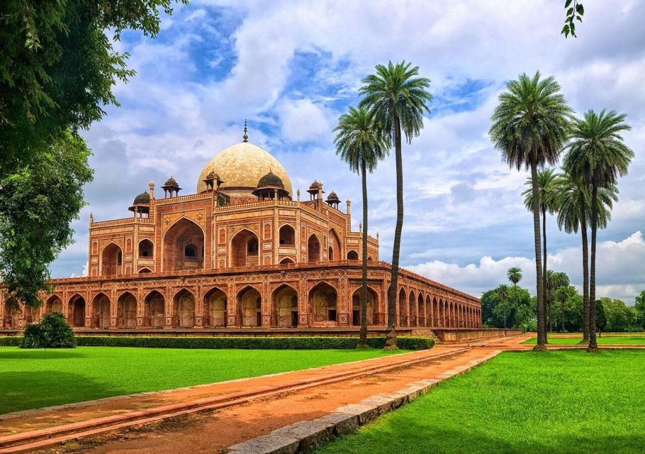 Delhi: Old and New Delhi One Day Private Guided City Tour - Red Fort and the New Delhi transition: history in big stone