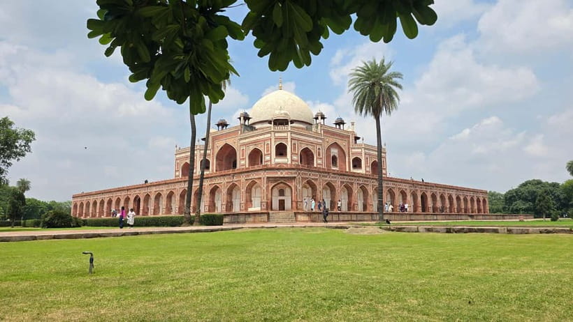 Delhi: Old And New Delhi Private City Tour with Guide - Why this Old and New Delhi mix works in one day