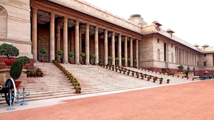 Delhi: Old And New Delhi Private City Tour with Guide - Qutb Minar and the quieter Old-New contrast: Lodi Gardens and Agrasen ki Baoli