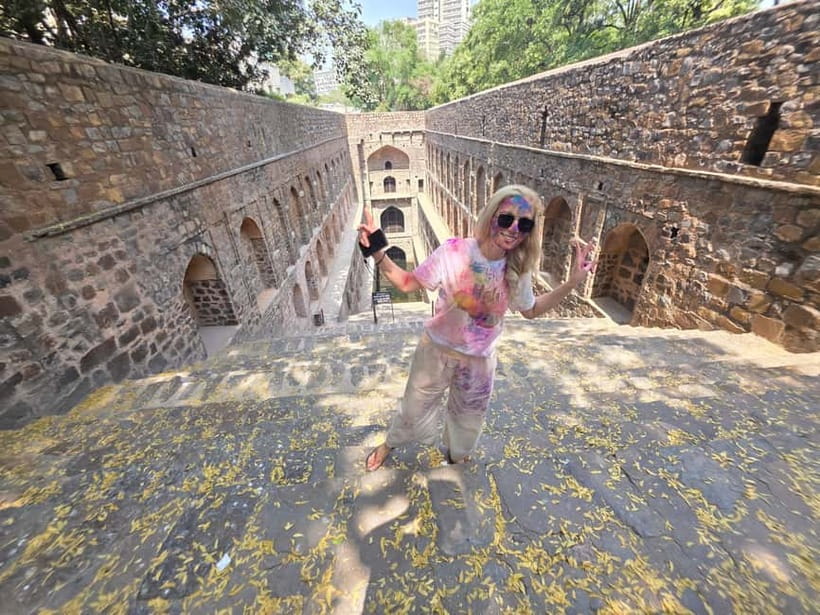 Delhi: Old And New Delhi Private Full Day & Half Day Tour - Old Delhi first: Red Fort views, Jama Masjid inside, then Khari Baoli and Chandni Chowk