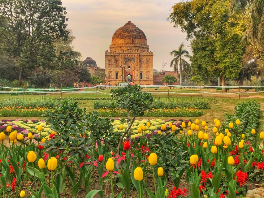 Delhi: Old And New Delhi Private Full Or Half-Day Tour - Khari Baoli pass-by: spices and fixed-price shopping rhythm