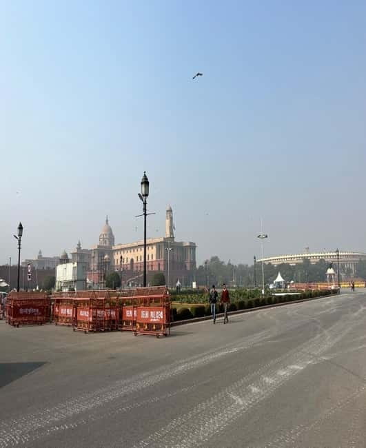 DELHI: Old And New Delhi Private Guided Tour With Entrances - Qutb Minar: the late-day monument to anchor the trip