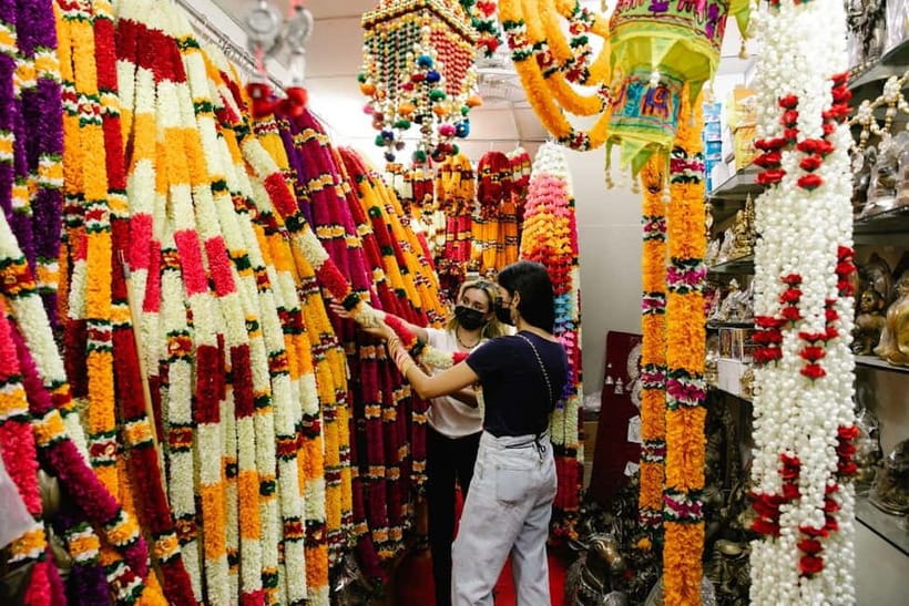 Delhi: Old Delhi Guided Tour with Rickshaw & Entry Tickets - Chandni Chowk walk and the market skills your guide teaches
