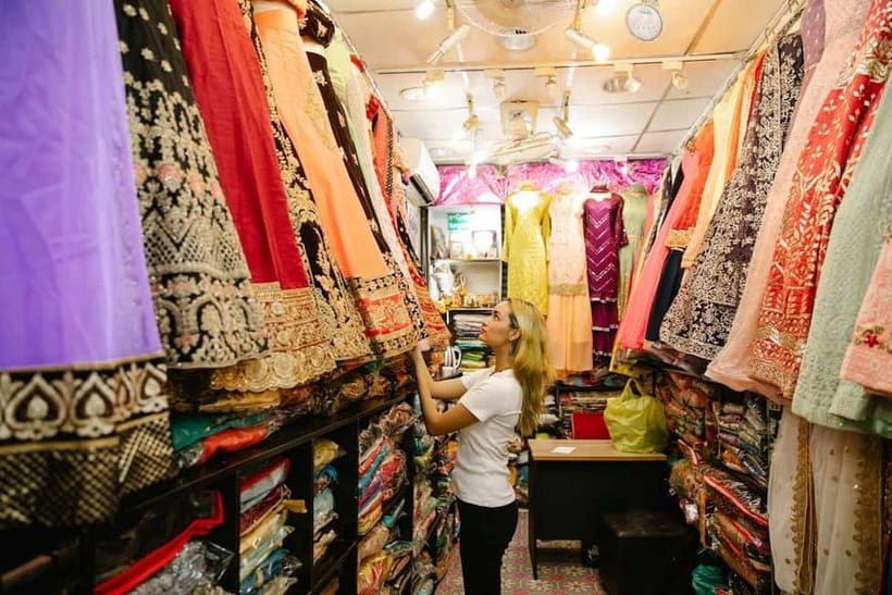 Delhi: Old Delhi Guided Tour with Rickshaw & Entry Tickets - The guide is the difference: Mr Roushan Kumar’s kind of service