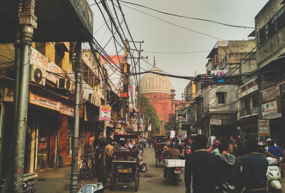 Delhi: Old Delhi Highlighs Tuk Tuk Tour With Guide - Jama Masjid: seeing a Mughal masterwork at street level