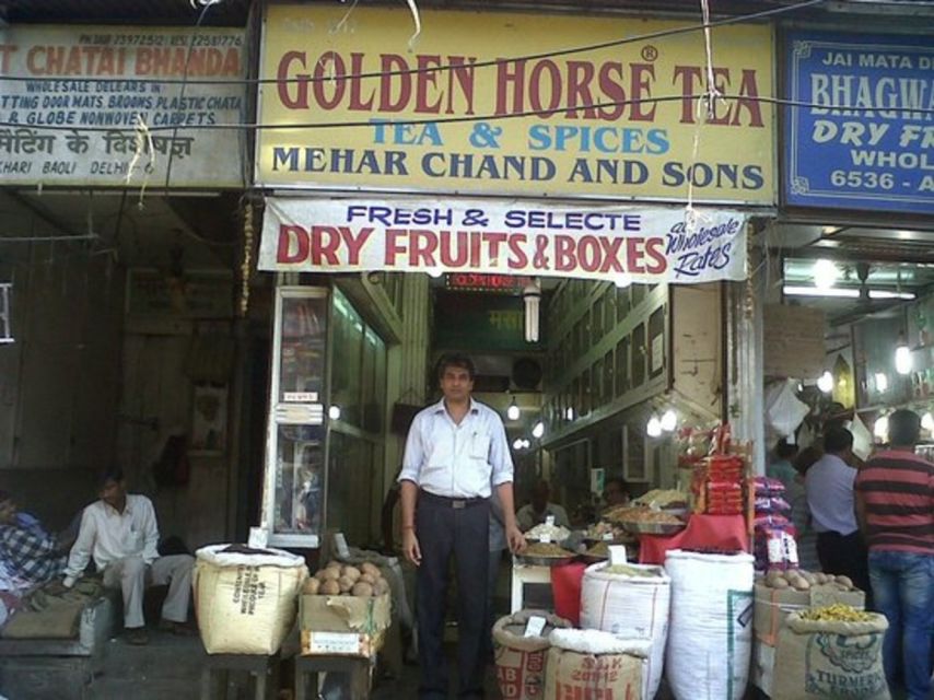 Delhi: Old Delhi Highlighs Tuk Tuk Tour With Guide - Red Fort from the outside, then India Gate by drive-by