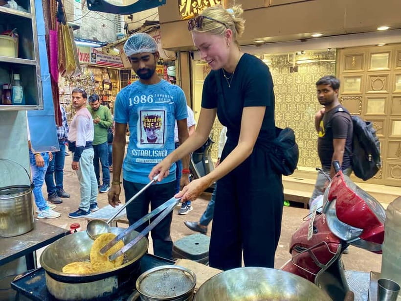 Delhi: Old Delhi's Street Food, Temples & Spice Market Tour - Tips on Negotiating and Saving Money (Without Making It Awkward)