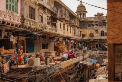 Delhi: Old Delhi's Street Food, Temples & Spice Market Tour - Meeting at Lal Quila Metro (Gate 1) and How the Tour Actually Moves