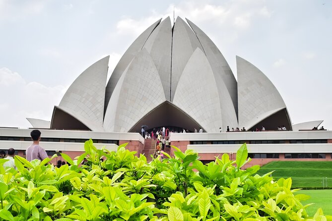 Delhi: Old & New Delhi Full And Half Day Private Guided City Tour - India Gate: history, lawns, and an easier pace