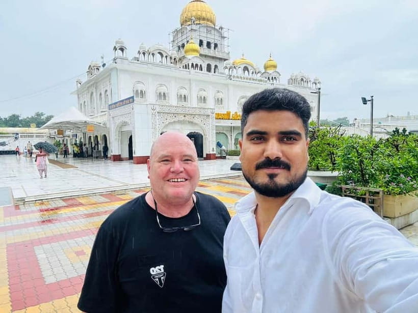 Delhi: Old & New Delhi Full or Half-Day Private Guided Tour - Red Fort (exterior pass) and the spiritual energy at Bangla Sahib