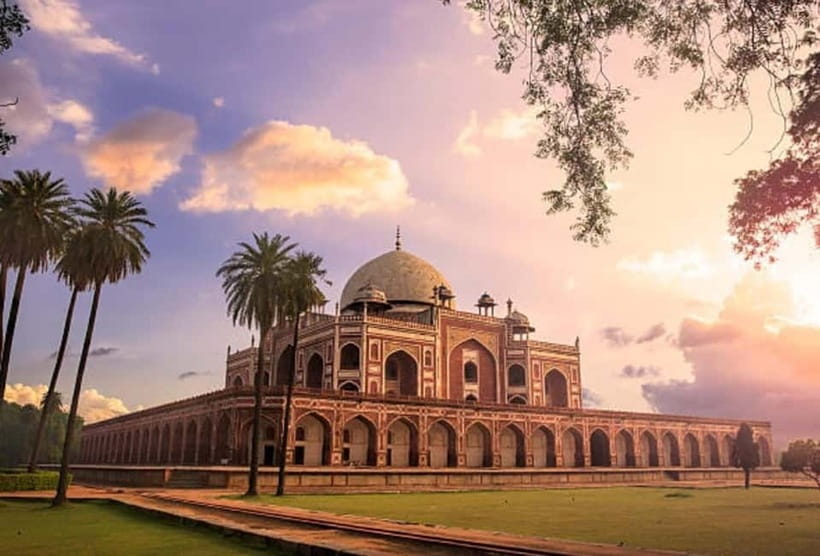 Delhi: Old & New Delhi Private Tour Full or Half-Day By Car - Lotus Temple and India Gate: calm places between big drives