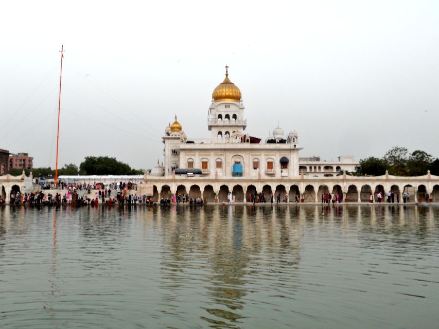 Delhi: Private Delhi Spiritual Sightseeing Tour By Car - Gurudwara Bangla Sahib: Sikh Spiritual Life in a Comfortable Setting