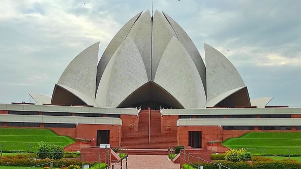 Delhi: Private Delhi Spiritual Sightseeing Tour By Car - Akshardham and Chhatarpur Temple: Hindu Architecture in Two Different Moods