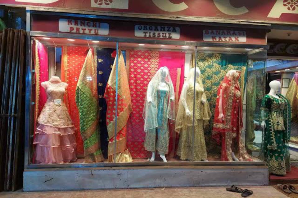 Delhi: Private Guided Shopping Tour in A/C car with transfer - Indo Cottage Emporium / Golden Arcade Style Craft Shopping: Where Gifts Start to Make Sense