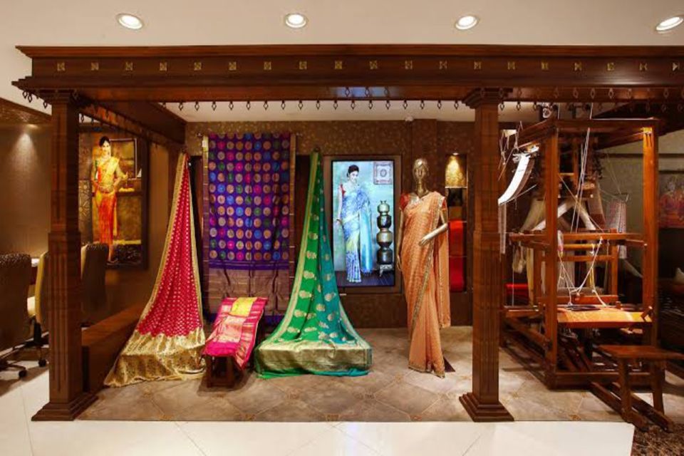 Delhi: Private Guided Shopping Tour in A/C car with transfer - Pekoe International and a Guided Tea Stop That Breaks Up Shopping