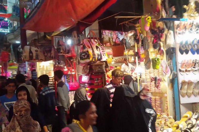 Delhi: Private Half-Day Guided Shopping Tour with Transfer - Janpath and Chandni Chowk: from upscale lanes to textile street life