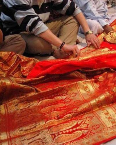 Delhi: Private Half-Day Shopping Tour with Guide & Transfers - Pickup and transfers: comfort matters in Delhi traffic