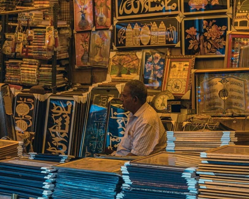 Delhi: Private Half-Day Shopping Tour with Guide & Transfers - Rickshaw or pedicab: the short ride that adds real street texture