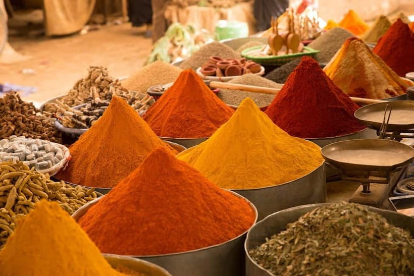 Delhi: Private Half-Day Shopping Tour with Guide & Transfers - Dilli Haat: craft browsing with a more structured vibe