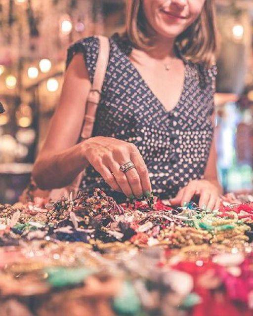 Delhi: Private Half-Day Shopping Tour with Guide & Transfers - Bargaining and avoiding the expensive-version trap