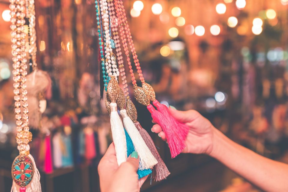 Delhi: Private Half-Day Shopping Tour with Guide & Transfers - Guide quality can make or break the day