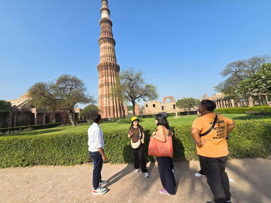 Delhi: Private Old & New Delhi Guided Full or Half Day Tour - India Gate area photo stops: quick, but good context