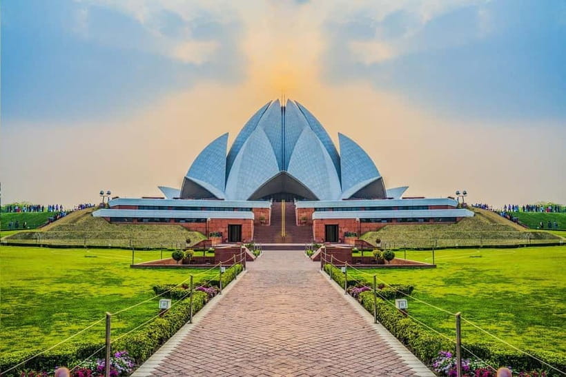 Delhi: Private Old & New Delhi Half or Full-Day Tour - Small practical tips that make Delhi feel easier