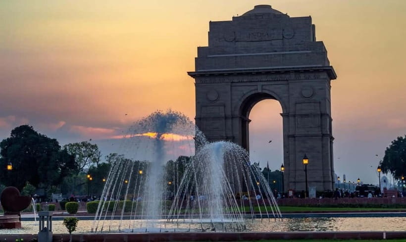 Delhi: Private Old & New Delhi Tour – Full or Half Day - India Gate and the Lotus Temple shift in mood