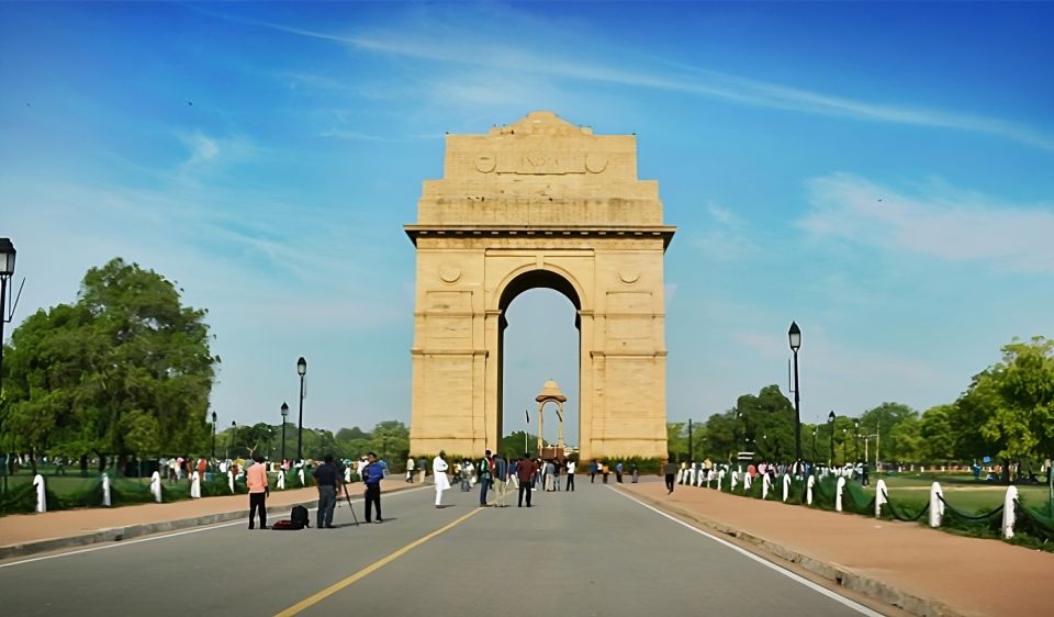Delhi: Private Old & New Delhi Tour - Full or Half-Day tour - Old Delhi’s rickshaw and Jama Masjid time: where the senses take over
