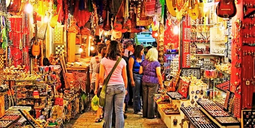 Delhi: Private Shopping Tour with a Local Guide and Transfer - Should you book this private shopping tour?