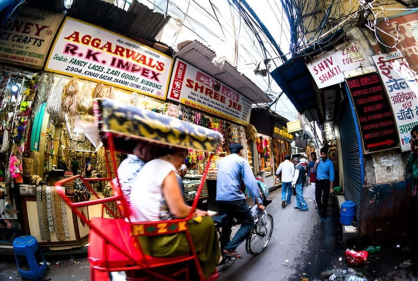 Delhi: Private Shopping Tour with a Local Guide and Transfer - Khari Baoli: the wholesale spice, dried fruit, and tea stop