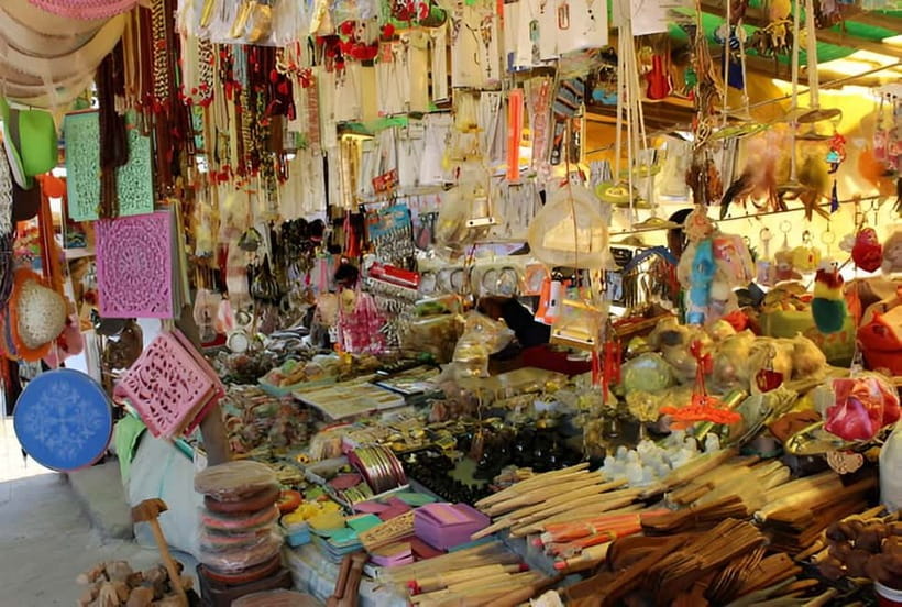 Delhi: Private Shopping Tour with a Local Guide and Transfer - Price and logistics: why this feels like a bargain