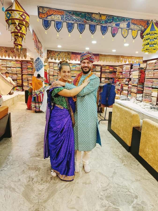 Delhi: Private Shopping Tour with Guide and Transfer - Key moments to look for on this Delhi shopping tour