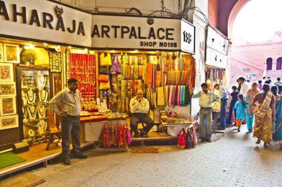 Delhi: Private Shopping Tour with Guide and Transfer - Price and value: why $25 can make sense here