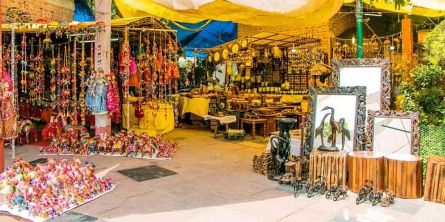 Delhi: Private Shopping Tour with Guide and Transfer - Entering Old Delhi through Chandni Chowk’s wholesale lanes