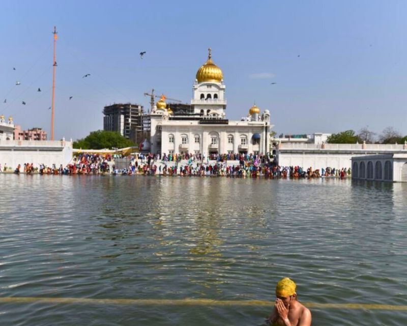 Delhi: Private Spiritual Sites Car Tour with Lunch and Entry - Key points at a glance