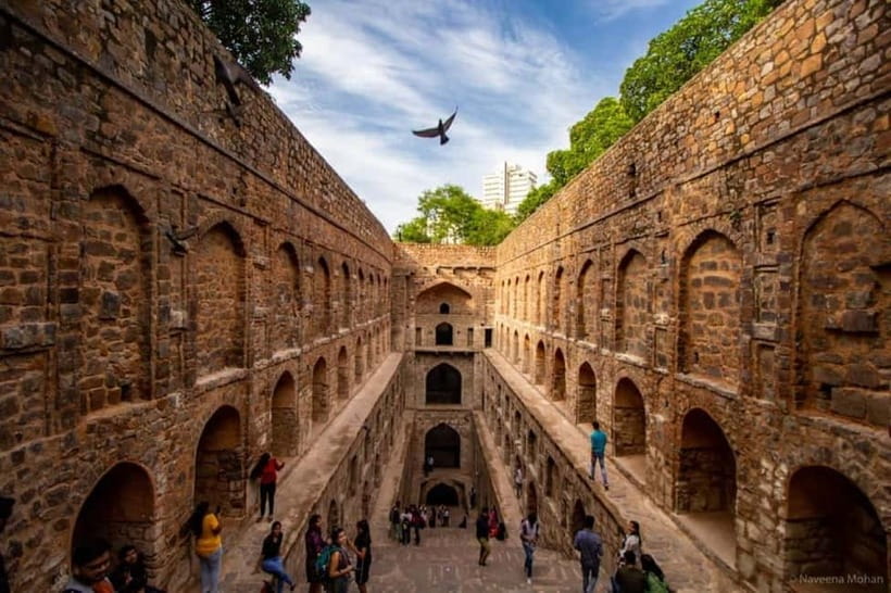 Delhi: Private Tour of Old and New Delhi with Hotel Pickup - Entering Old Delhi: Jama Masjid and the Chandni Chowk logic
