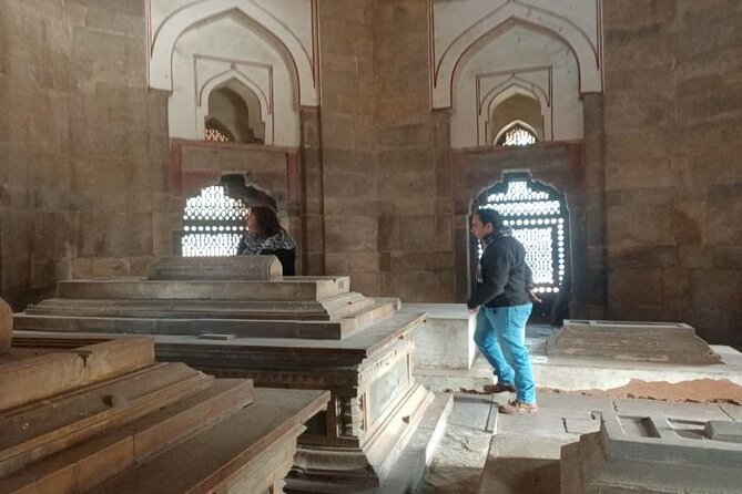 Delhi Sightseeing Tour: Top Monuments & City Highlights - Red Fort: the must-see reminder that time matters