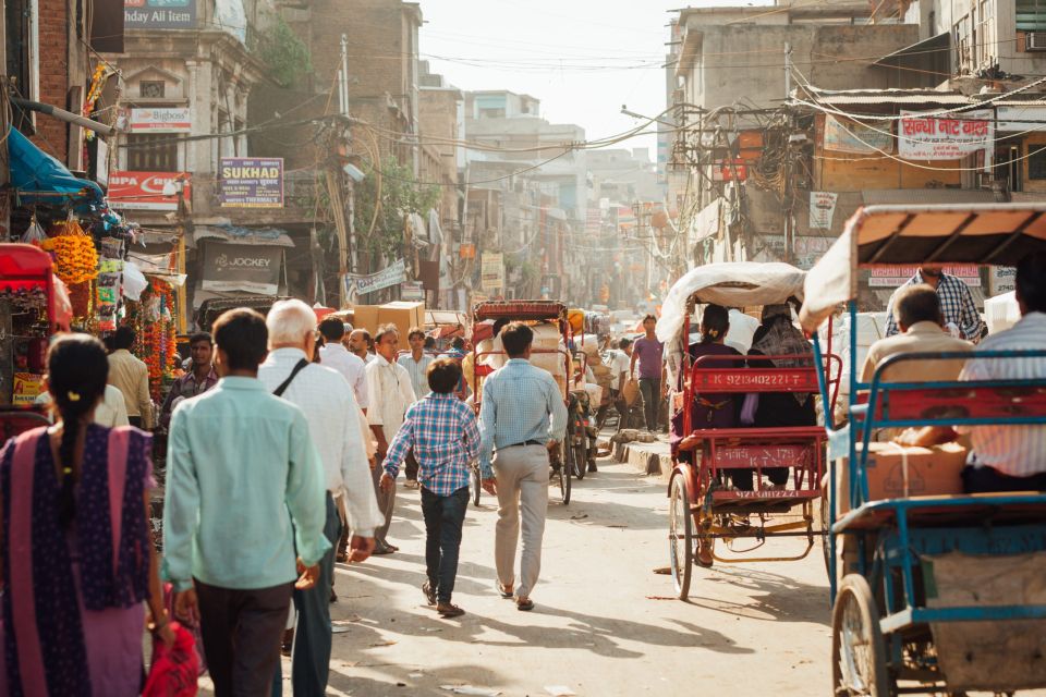 Delhi: Street Food Walking Tour of Old Delhi with Tastings - What to bring (and what to watch in Old Delhi crowds)