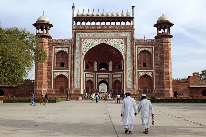 Delhi: Taj Mahal, Agra Fort & Baby Taj Day Tour - All Inclusive - The guide factor: when Saddam’s style matters