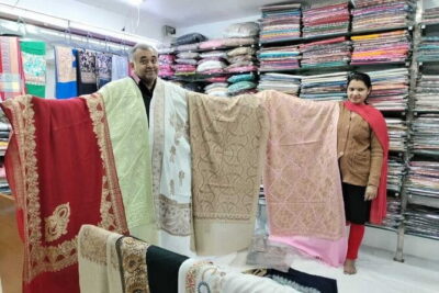 Delhi Textile & Handicraft Tour: Artisan Workshops Experience - Connaught Place Fabric House: Cotton, Silk, and Designer-Style Materials