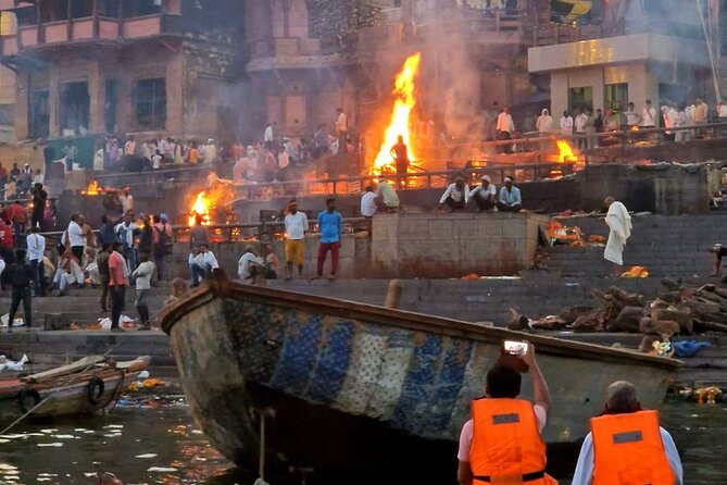 Delhi to Varanasi: Tour to the Sacred Ganga Aarti Ceremony - Sunset Boat Ride on the Ganges: Dusk Atmosphere That Changes Everything
